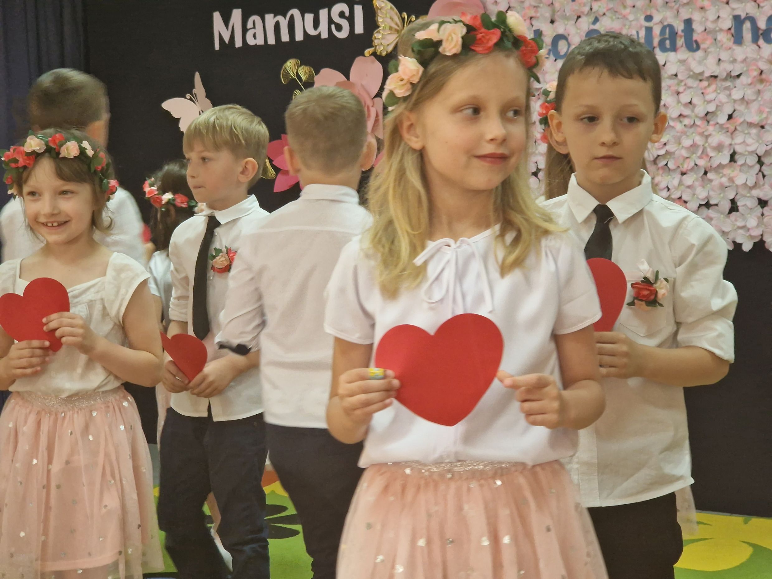 „PYTANIE NA ŚNIADANIE” – kocyki i kosze piknikowe, zdrowa śniadaniówka i nasze edukacyjne rozmowy na trawie (piramida zdrowia, talerz zdrowia)